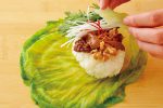ごはんと一緒に野菜も食べられる！春菊と牛肉のレタス包み