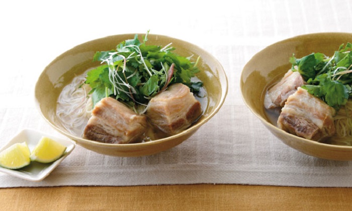 かぼすを入れてサッパリ「塩豚スープの香り菜麺」レシピ
