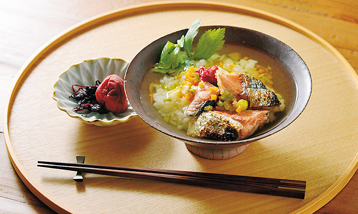 塩鮭を使ったじっくり野菜だしの「鮭茶漬け」レシピ