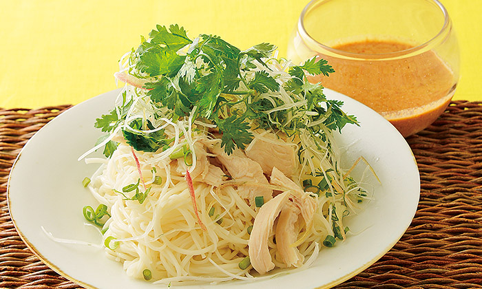 薬味たっぷりのピリ辛麺