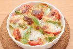 アボカドとミニトマト、モッツァレラチーズの焼きカプレーゼのレシピ（作り方）