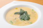 ポレンタ粉とほうれん草のズッパ（スープ）のレシピ（作り方）