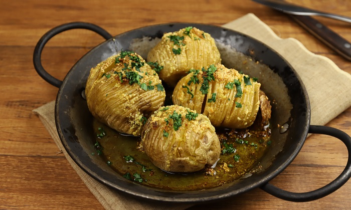 【とにかく簡単】カレー風味のハッセルバックポテト