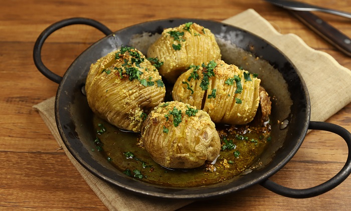 【とにかく簡単】カレー風味のハッセルバックポテト