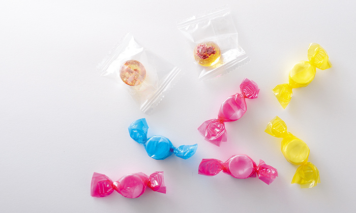 飴やチョコレートなどのお菓子類