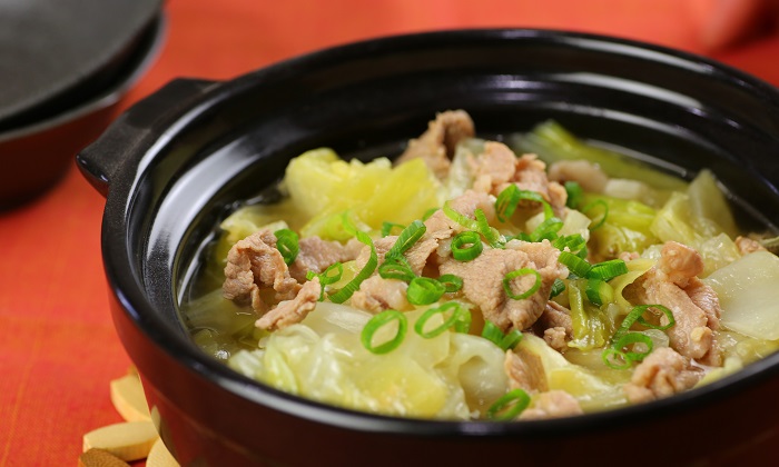 【とにかく簡単】「キャベツと豚肉のニンニク味噌鍋」